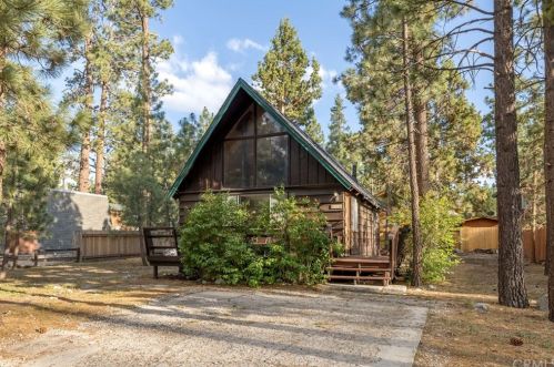 616 Meadow Ln, Big Bear City, CA 92314-9765