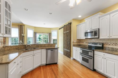 405 Fair Oaks Dr, Williams Bay, WI 53191-9404