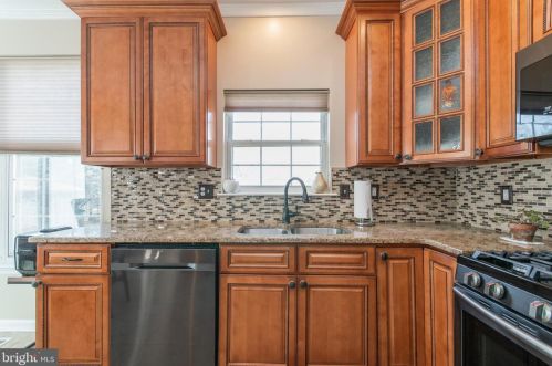 221 Brookdale Ct, Dresher PA  19025-1517 exterior