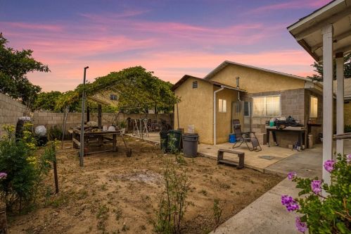 4973 Strickland Dr, Oxnard CA  93036-1052 exterior