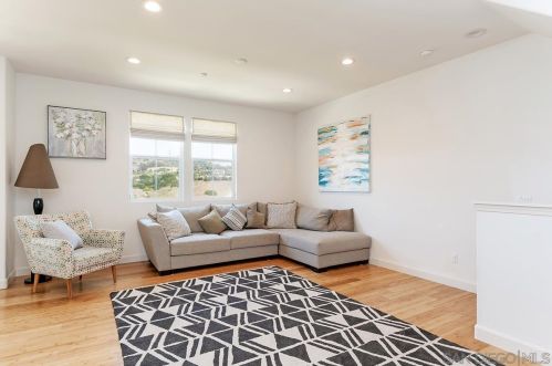 6962 Feldspar Pl, Carlsbad CA  92009-5212 exterior