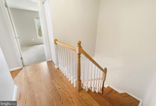 2356 Horseferry Ct, Herndon VA 20191-2733 exterior