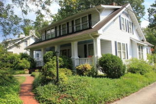 712 Davis St, Burlington, NC 27215-3860