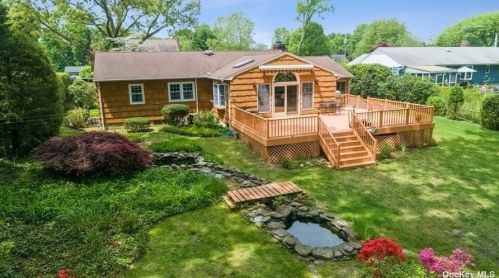 15 Normandy Dr, Northport, NY 11768-3234