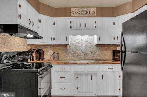 541 Old Orchard Ln, Camp Hill PA  17011-1829 exterior