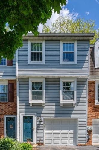 224 Green Ct, Pittsburgh, PA 15234-2366