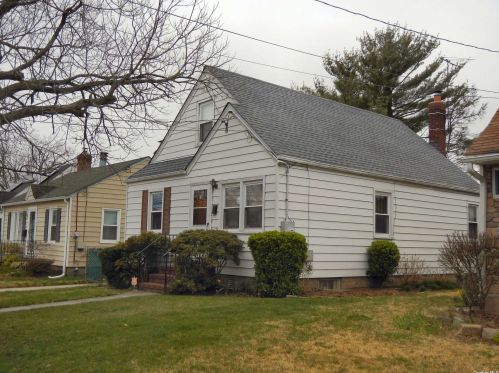 110 Jacob St, Floral Park, NY 11003-1854