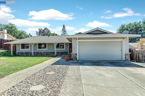 2677 Pickfair Ln, Livermore, CA 94551-1736
