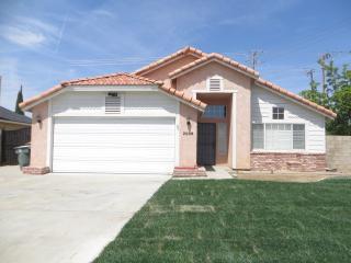 2008 Saint Helens Ave, Bakersfield, CA 93304-6977