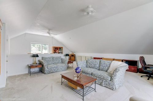 306 Walmsley Ln, South Kingstown RI  02874-3618 exterior