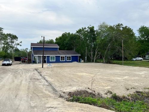 15821 Highway 36, Needville, TX 77461-9369