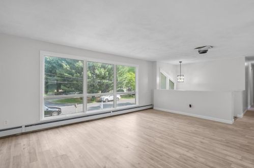 5 Baldwin Dr, Providence RI  02919-1512 exterior