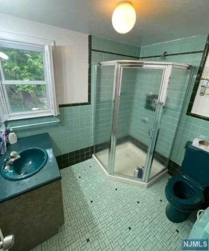 1344 Princeton Rd, Teaneck NJ  07666-2821 exterior