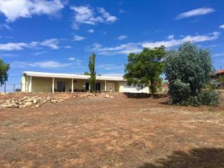 2782 Sunkist Dr, Vista, CA 92084-6517
