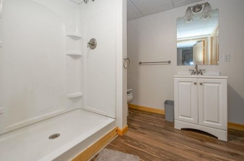 21 Lollypop Ln, Danville NH  03819-5129 exterior