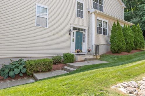 2906 Eaton Ct, Danbury, CT 06811-4067