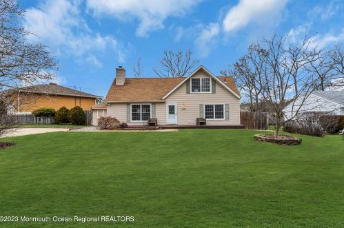 2237 Emerald Park Dr, Lacey NJ  08731-3716 exterior