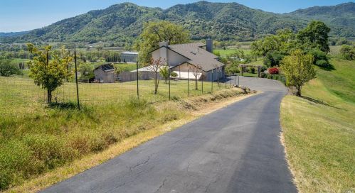 858 Sanel Dr, Ukiah CA  95482-9604 exterior