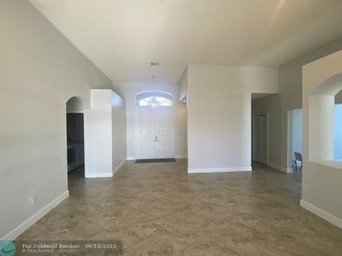 327 188th Ter, Hollywood FL  33029-5441 exterior