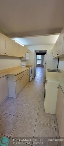 2421 40th Ave, Hollywood FL  33021-3651 exterior