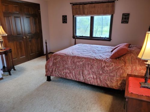 12427 Golf Dr, Thiensville WI  53092-2462 exterior