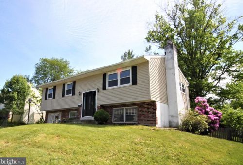 820 Gettysburg Dr, Lansdale, PA 19446-3104