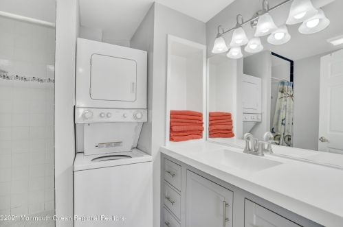 406 Eisenhower Ave, Pelican Island NJ  08751-1625 exterior