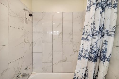 6433 Calmont Ave, Fort Worth TX 76107-5237 exterior