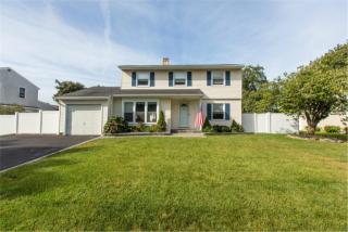 145 Thunder Rd, Holbrook, NY 11741-4427