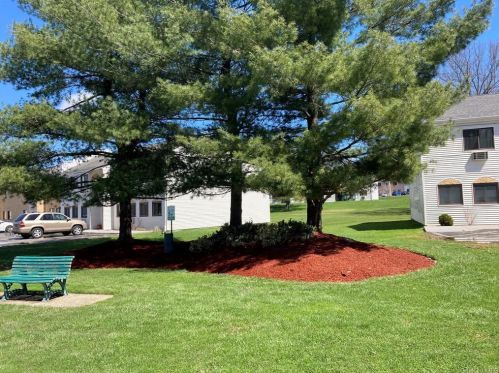 12 Scarborough Ln, New Hamburg, NY 12590-5132