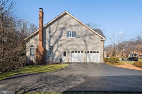 3211 Winter Sun Ter, Herndon VA  20171-1939 exterior