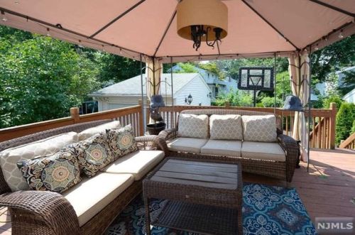 448 James St, N Milford NJ  07646-1022 exterior