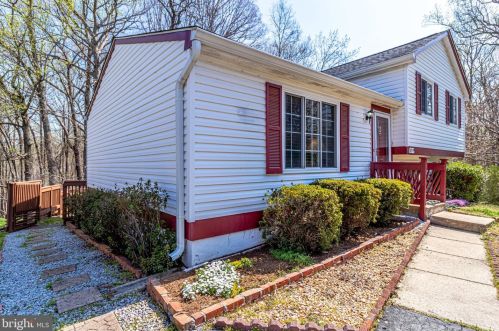 8319 White Star Ct, Springfield, VA 22153-4002