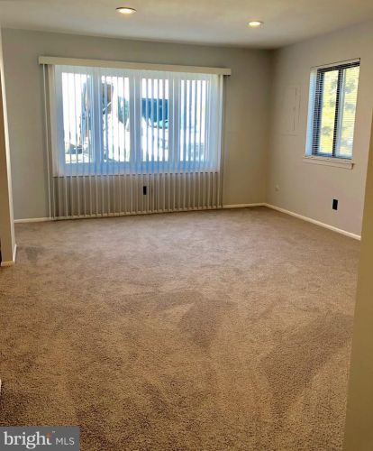 1008 Hemlock Pl, Huntingdon Valley PA  19006-1715 exterior
