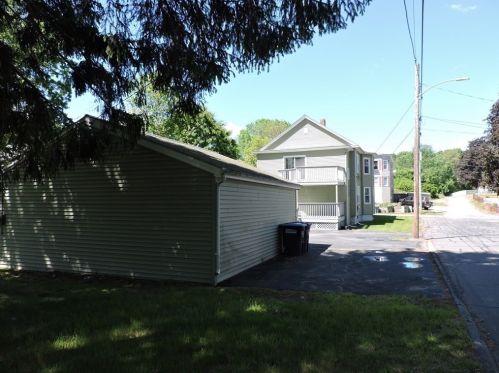 39 Brk St, Webster MA 01570-2821 exterior