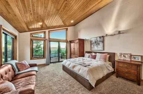 13289 Ski Slope Way, Truckee CA  96161-7082 exterior