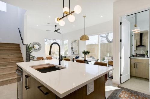 4907 Delores Ave, Austin TX 78721-2107 exterior