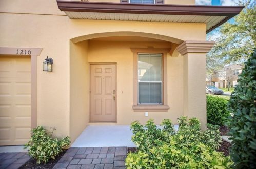 1210 Twin Trees Ln, Sanford, FL 32771-7269