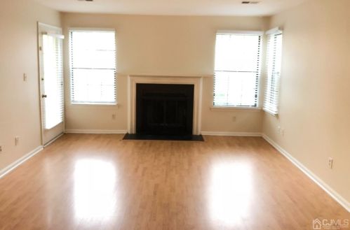 101 Longfield Ct, East Brunswick, NJ 08816-1828