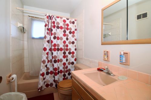 7200 Lakefield Dr, Milwaukee WI  53219-4024 exterior