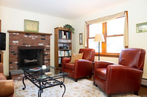 16 Visconti St, Norwalk CT  06851-4033 exterior