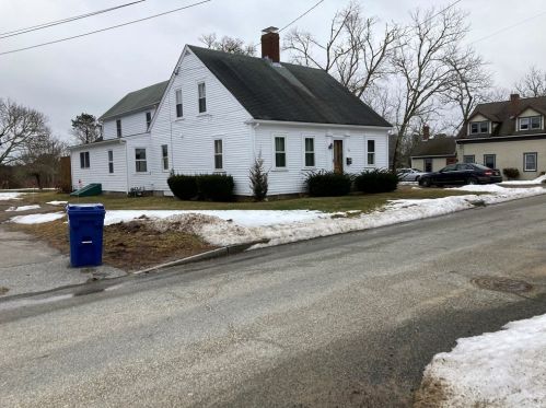 16 Cedar St, Wareham, MA 02571-2006