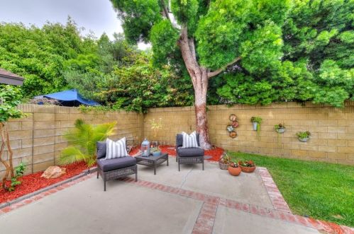 4865 Hazelnut Ave, Seal Beach CA  90740-3018 exterior