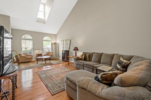 1050 Surrey Woods Dr, Canonsburg, PA 15317-6307