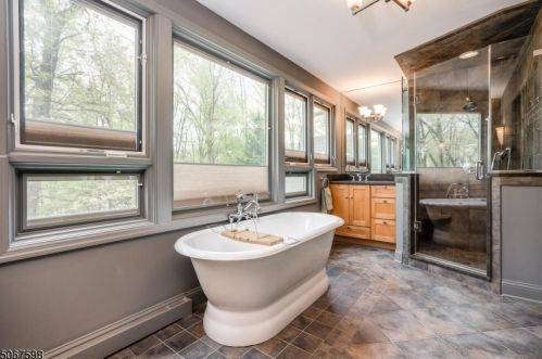 14 Pine Hill Rd, Annandale NJ  08801-3503 exterior