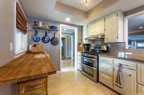 2845 Iroquois Ave, Long Beach CA  90815-1509 exterior