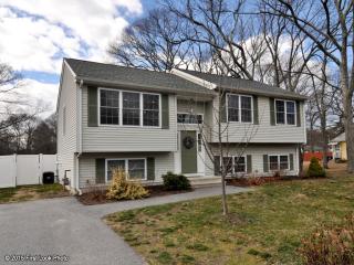 125 Canfield Ave, Warwick, RI 02889-8858