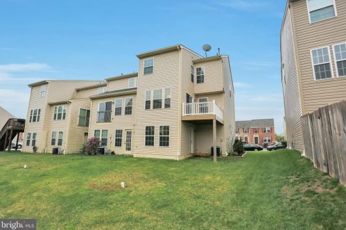 726 Blossom Dr, Hanover PA  17331-2078 exterior