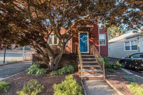 79 56th St, Bayonne, NJ 07002-3315