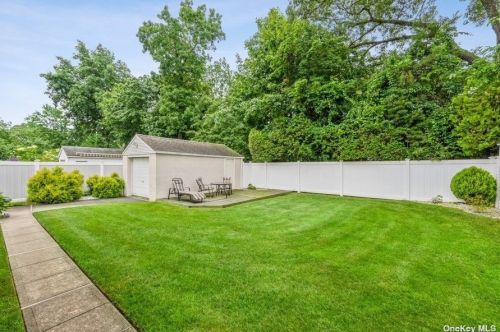 29 Croydon Dr, North Bellmore NY  11710-3054 exterior